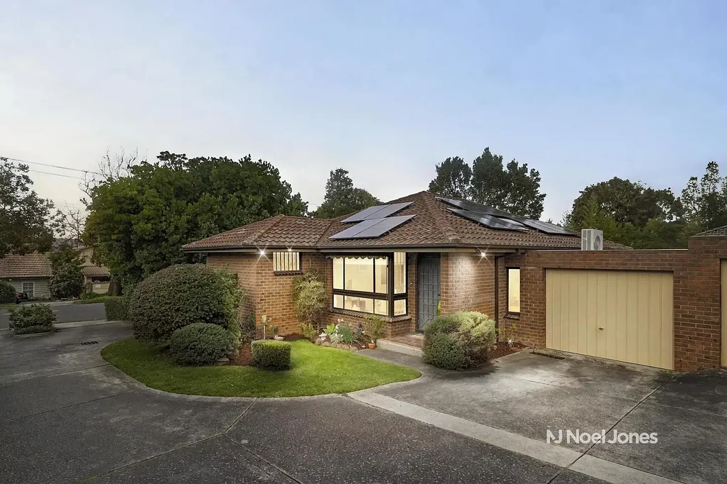 Mitcham 3房 优越位置便利  单层住宅私密  宽敞比例舒适  高天花板采光  现代厨房时尚  庭院围栏私密  三卧带柜 中心浴室  附加设施齐全  步行公交车站  步行火车站公园 Superb Space And Convenience