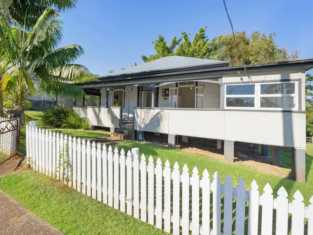 Charming 3 Bedroom Queenslander - Bangalow