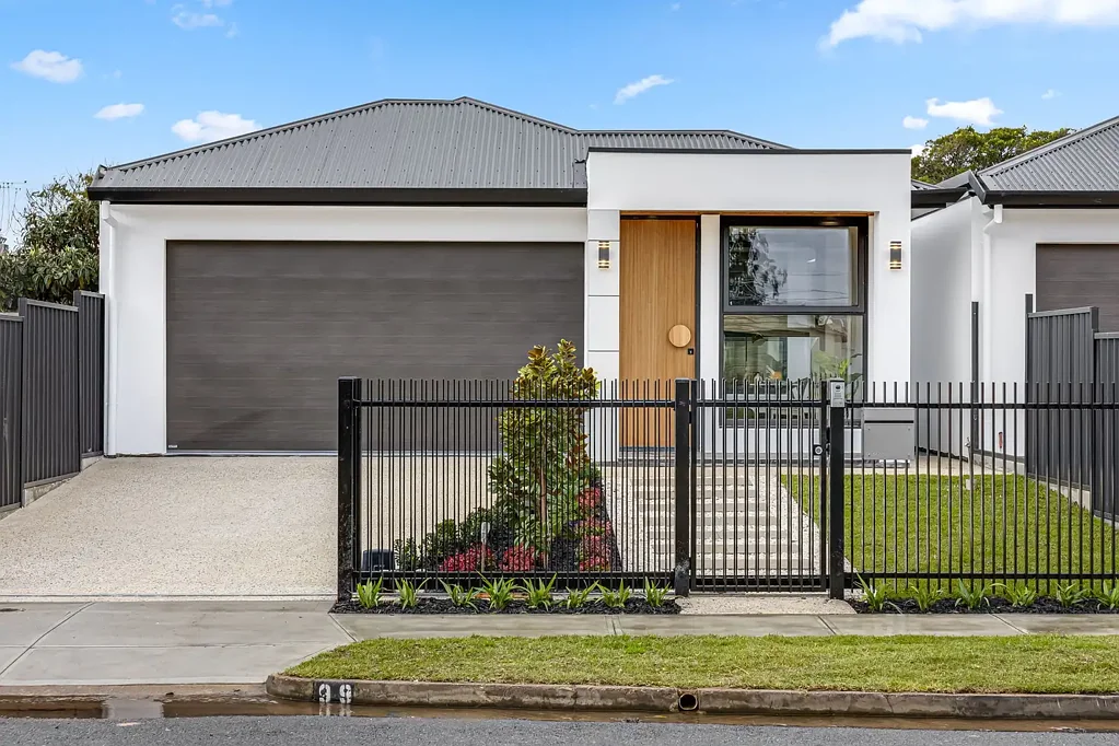 Somerton Park 4ਬੈੱਡਰੂਮ BIG - BOLD - BEAUTIFUL & BRAND NEW - SINGLE LEVEL COURTYARD HOME....