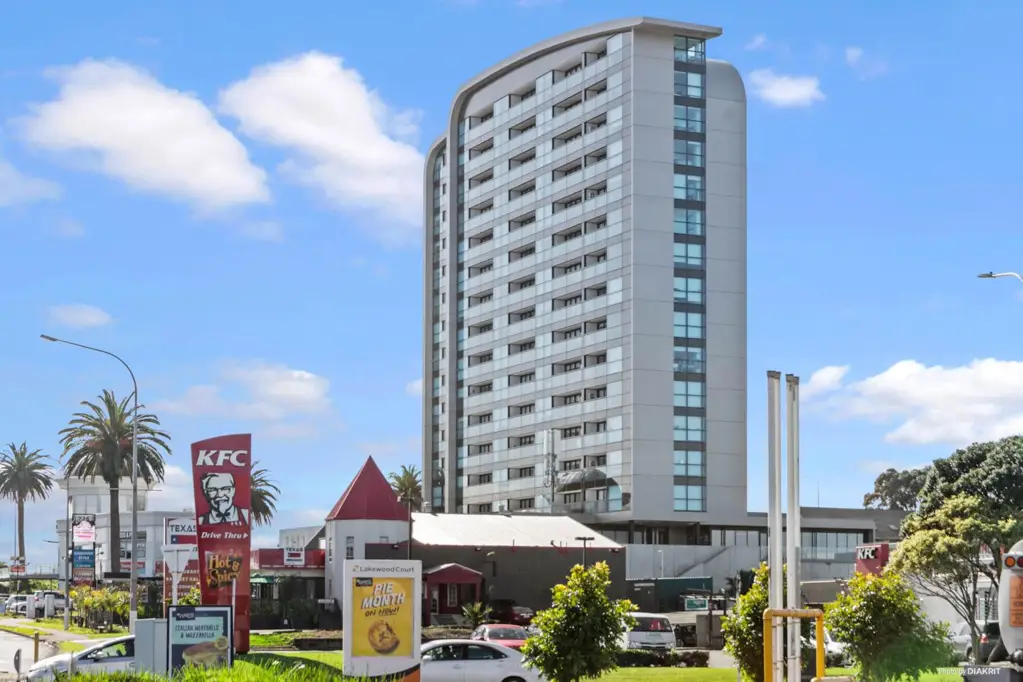 Manukau 2房 业主移民海外，诚心出售！高档双卧公寓 健身设施完善 靠近Manukau交通枢纽 解锁城市生活新标准！ Owner is migrating overseas!!