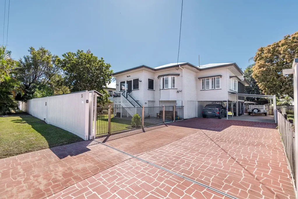 51 Carr Street, Hermit Park, QLD 4812
