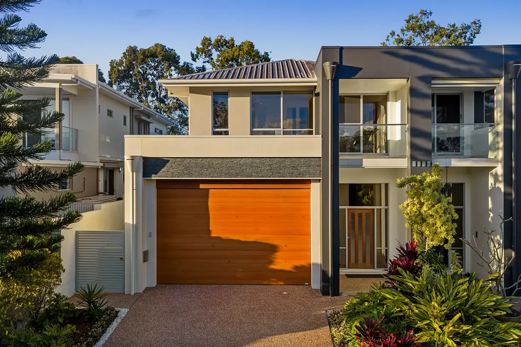 Benowa 3غرفة نوم Royal Pines "Riverside" Estate