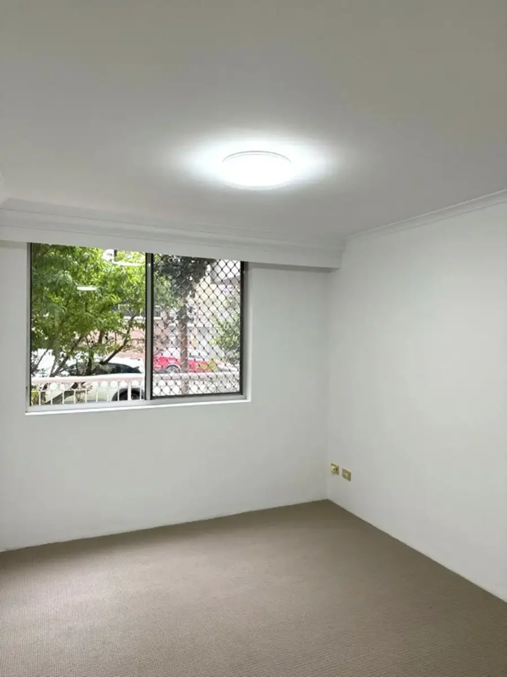 Well presented Large Two Bedroom Apartment-Rosebery