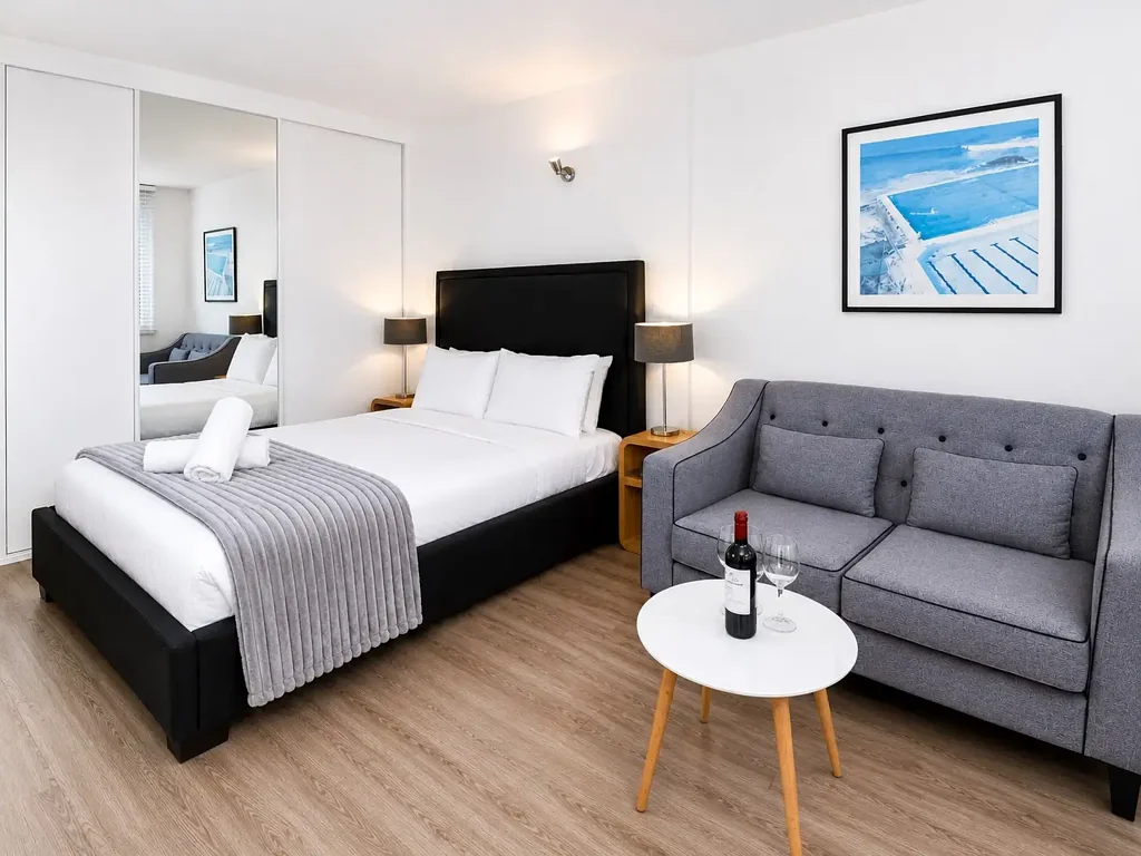 Fully Furnished Bondi Beach Top-Floor Studio | Pool, Views, Lift & Prime Location