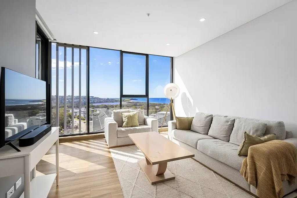 Dee Why 3 Slaapkamer Sweeping 180 Degree Ocean Views, Exceptional Space and Privacy
