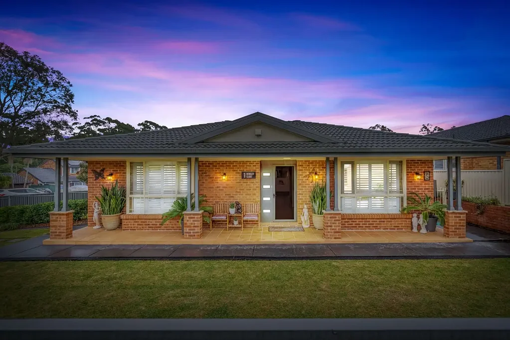 Lake Haven 4房  Stylish Family Home in Lake Haven with Double Garage