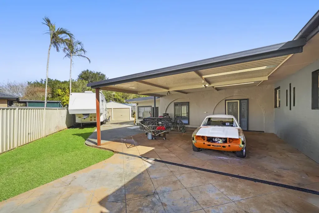 Port Macquarie 4침실 Spacious Family Retreat with Versatile Living in a Tightly Held Westport Pocket