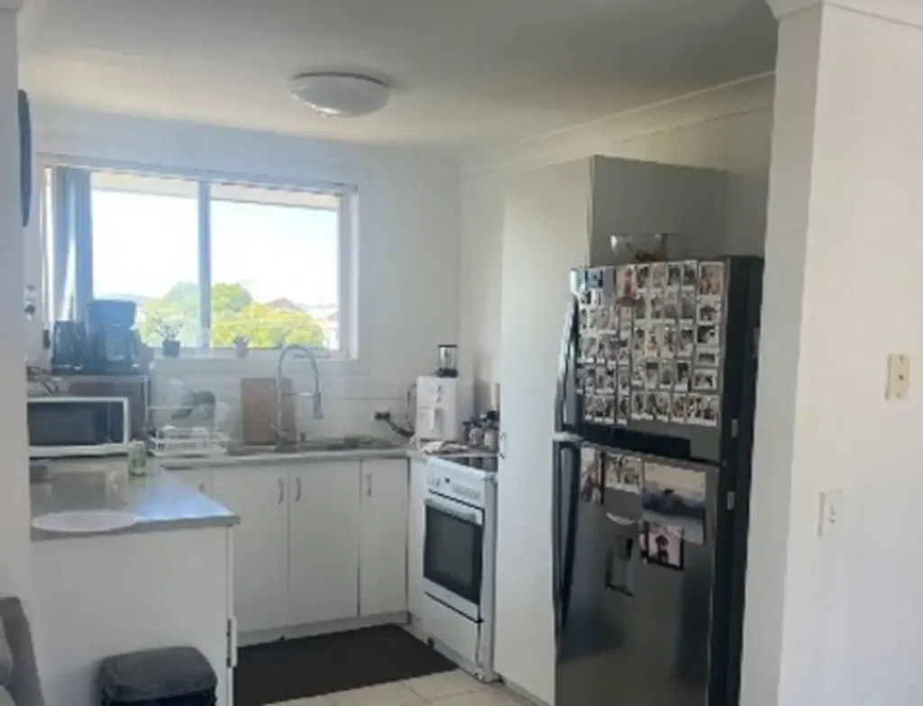 2 Bedroom unit, walking distance to the beach