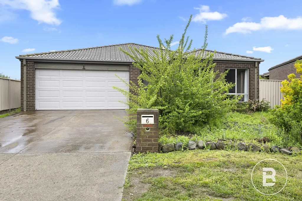 Sebastopol 4房  SPACE AND CONVENIENCE IN A QUIET SEBASTOPOL COURT