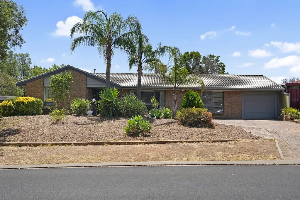 18 Kakuna Crescent, Craigmore, SA 5114