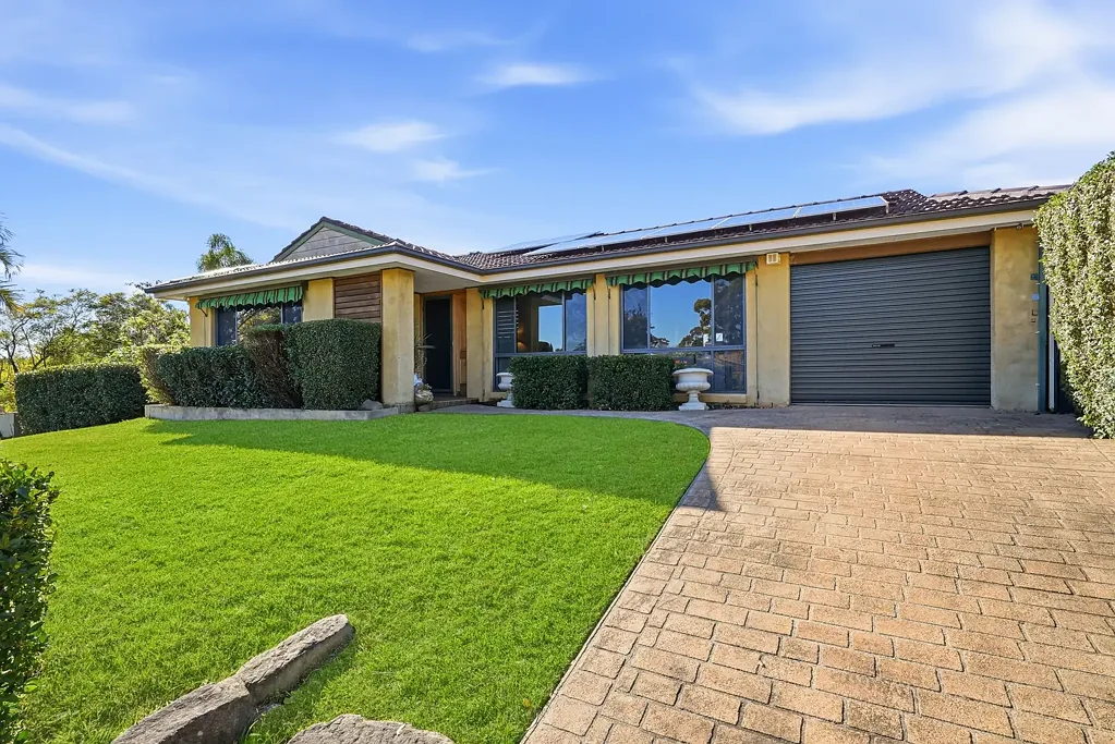 Cranebrook 3غرفة نوم Premium Corner Block – 879 sqm (Approx.) | Endless Potential with Two Street Frontages