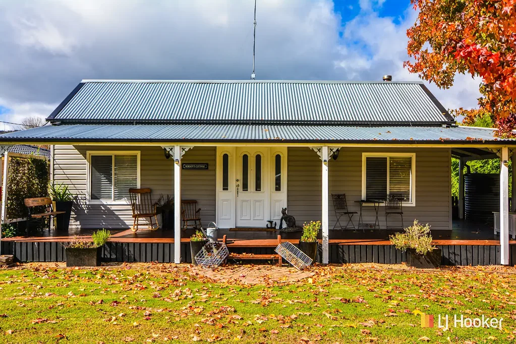 Lidsdale 3 Bedroom "Robson�s Cottage" - A Thoughtful & Thorough Renovation on 1600 sqm