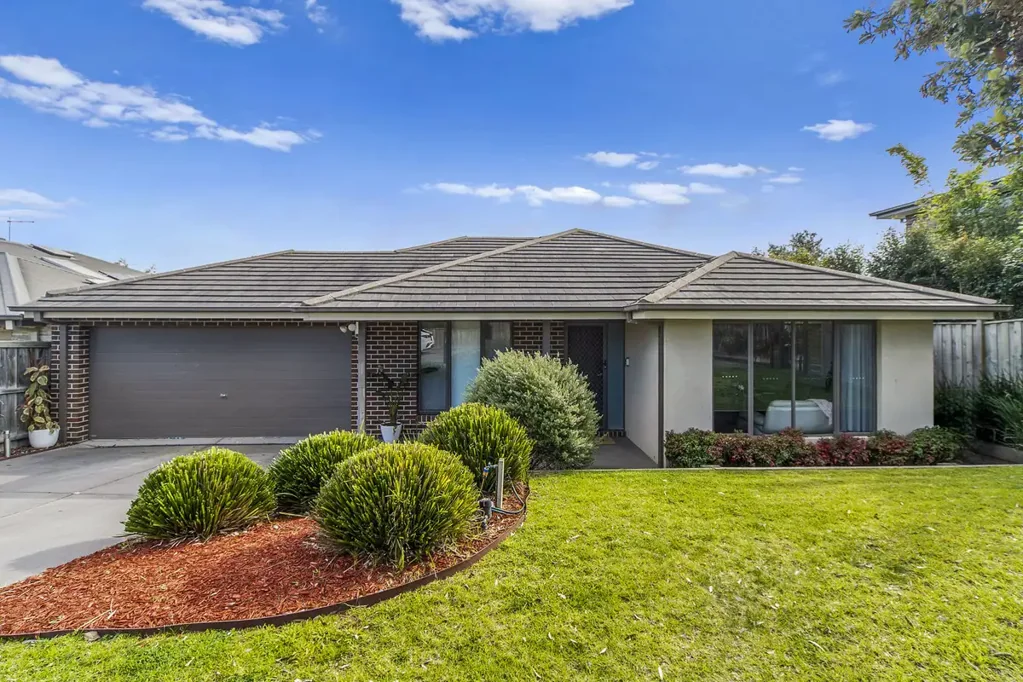 8 Rhone Grove, Skye, VIC 3977
