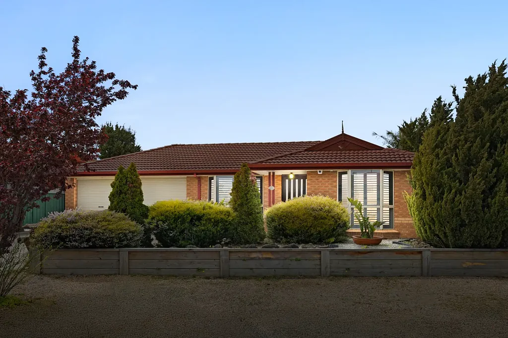 13 Tonelli Place, Burnside, VIC 3023