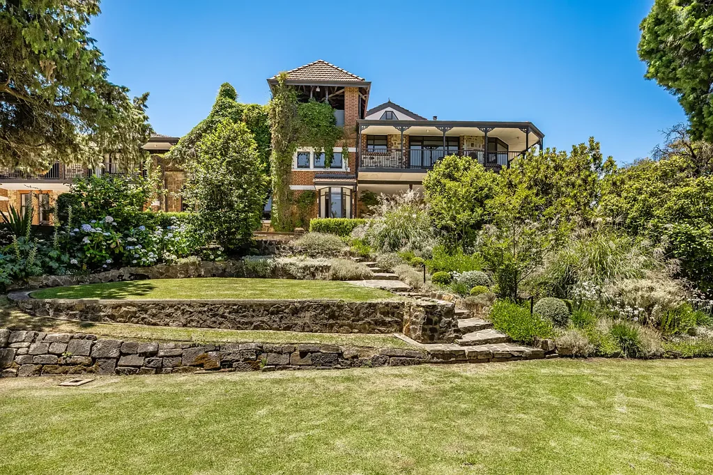 Upper Sturt 28Kwarto Manoah House | Etch your 6-star destiny into a prestigious 17-hectare estate with passive income & idyllic views.