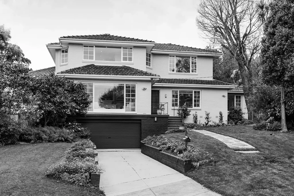 Mount Waverley 4कमरा Elevated Family Living with Sweeping Outlooks