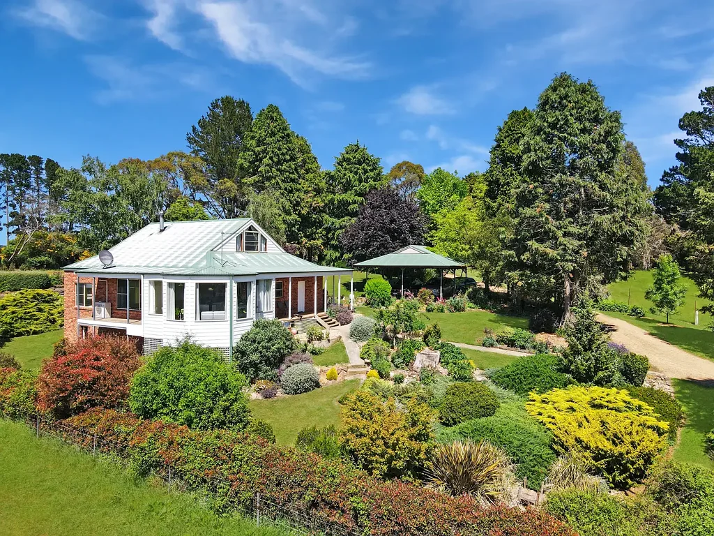 Oberon Dual Living Opportunity with Historic Charm