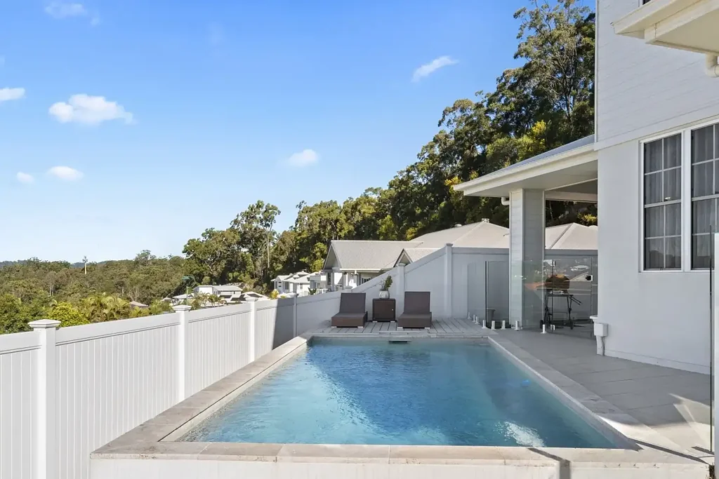 Burleigh Heads 4कमरा Hampton style family home - Submit offers will be sold!