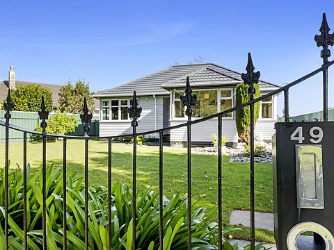 Naenae 3房  Immaculate and renovated – ready for new owners