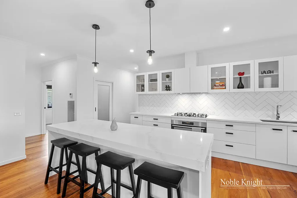 Yea 4 Bedroom Modern, Sleek Home with Stunning Views