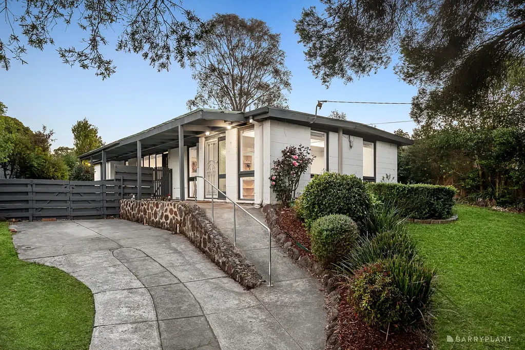 Mooroolbark 4غرفة نوم Family Home on a Generous 868sqm Block – Endless Potential Awaits!