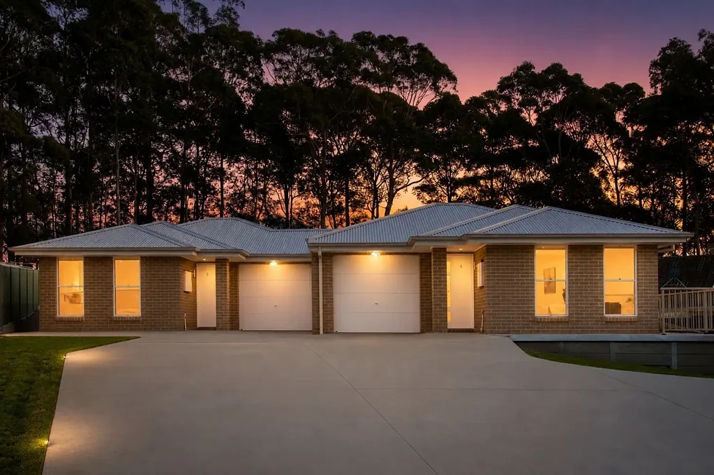 Sunshine Bay 5房  Exceptional Investment Opportunity - Duplex with Separate Titles