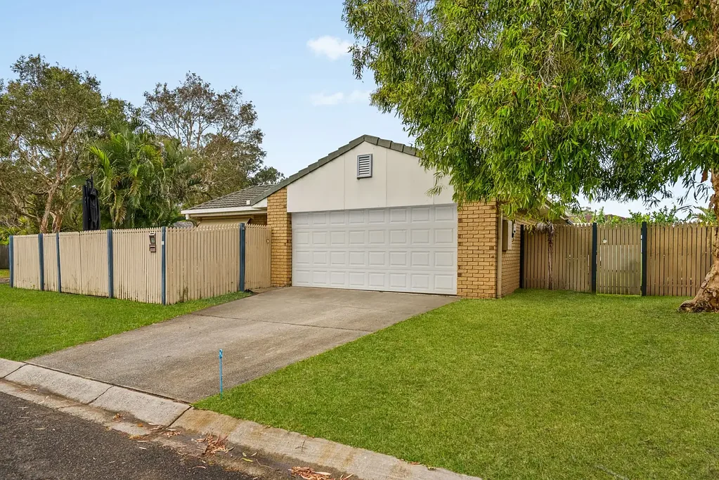Boondall 4 Bedroom Your Canvas Awaits