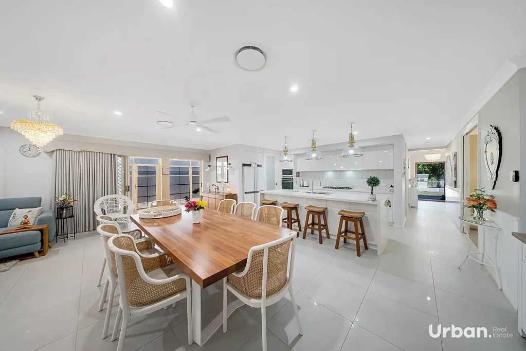 Chisholm 4房  EXECUTIVE FAMILY ENTERTAINER IN WATERFORD ESTATE