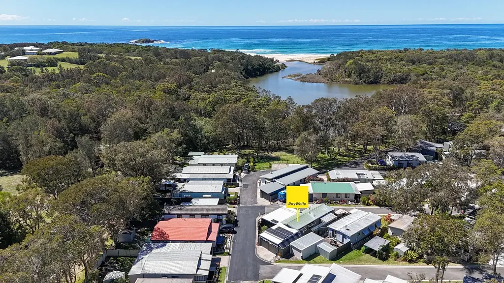 Woolgoolga 3ਬੈੱਡਰੂਮ Easy living by the beach in The Pines Woolgoolga