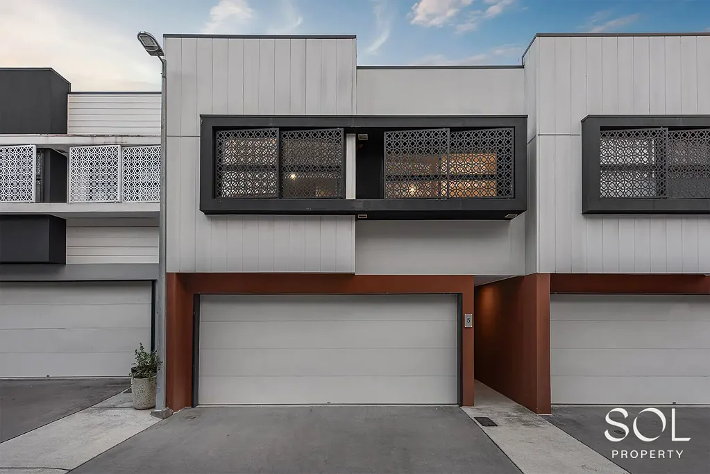 Bridgeman Downs 4ਬੈੱਡਰੂਮ Contemporary Family-Sized Townhouse with Huge Courtyard in Bridgeman Downs