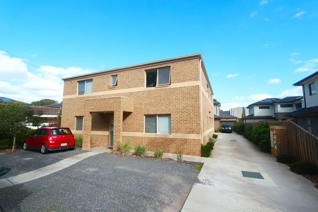 STUDIO APARTMENT WITH PRIVATE BATHROOM AND KITCHEN - fully furnished and all bills included.