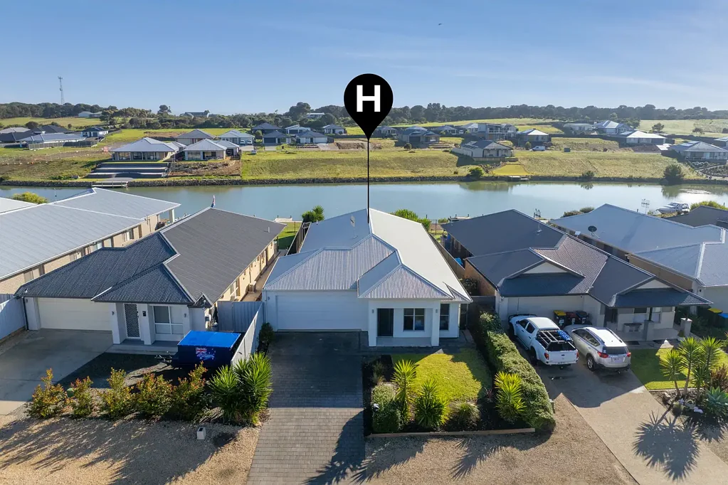 Hindmarsh Island 4 Bedroom North Facing Waterfront Position