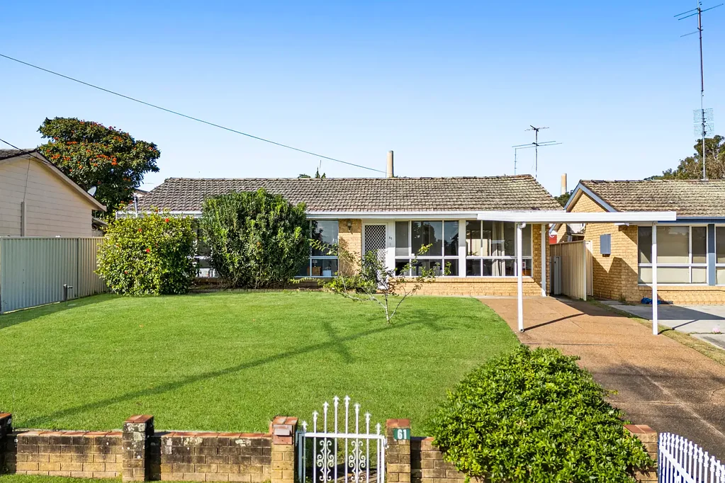 61 Campbell Parade, Mannering Park, NSW 2259