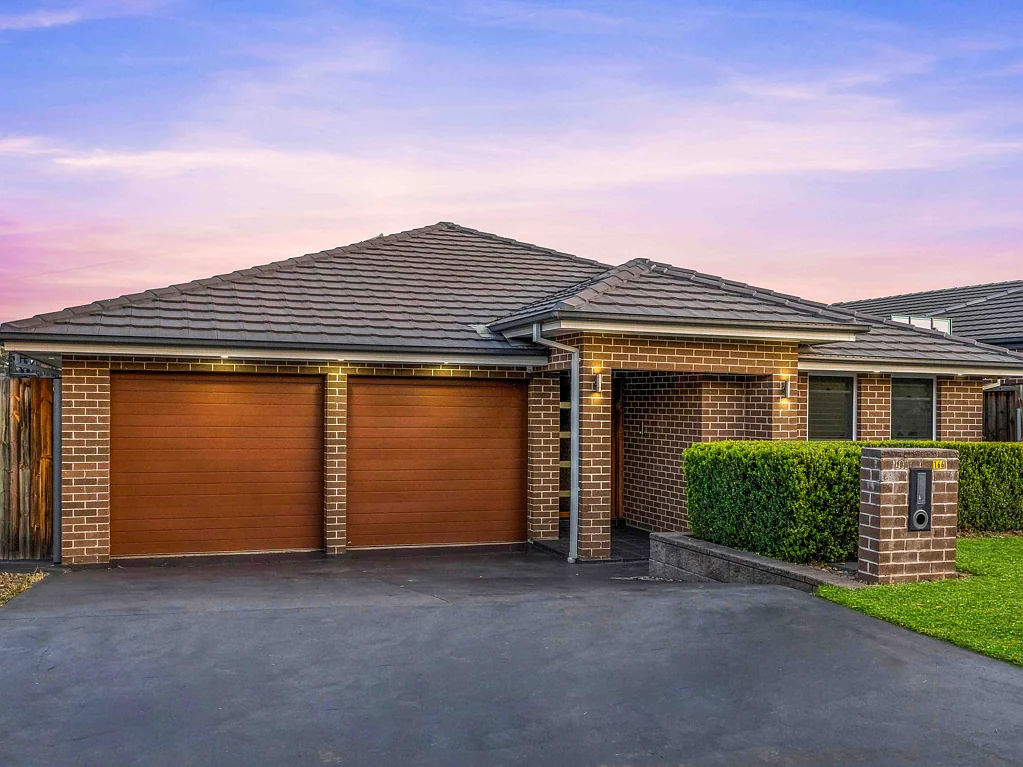 166 Rosedale Circuit, Carnes Hill, NSW 2171