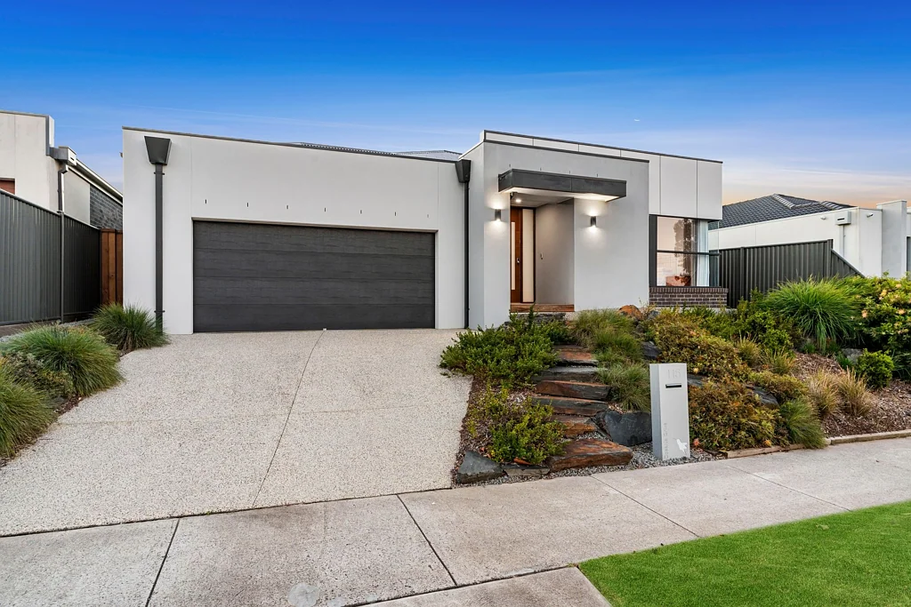 Curlewis 4房  Modern Excellence in a Quiet Coastal Setting
