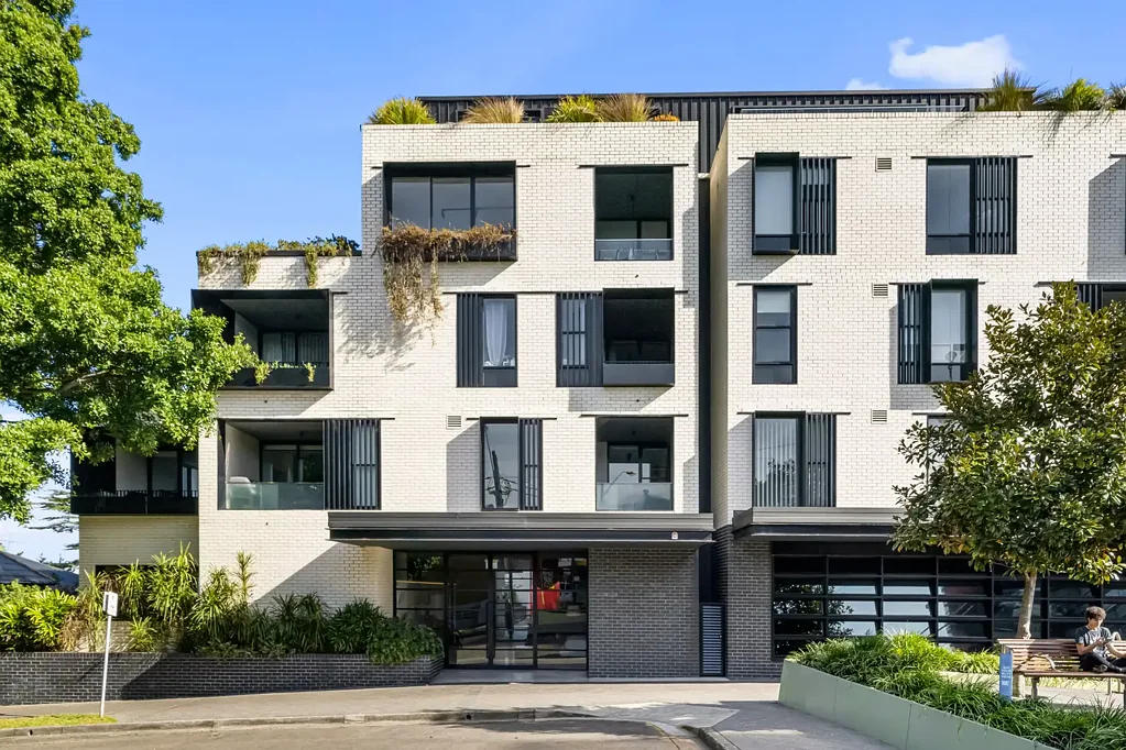 Designer Apartment With Parking In The Heart Of Bondi Junction