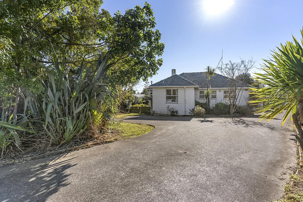 Bayswater 3 Bedroom Potential-Packed 1940s Classic