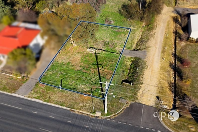 Castlemaine CORNER ALLOTMENT WITH OUTLOOKS AND CONVENIENCE