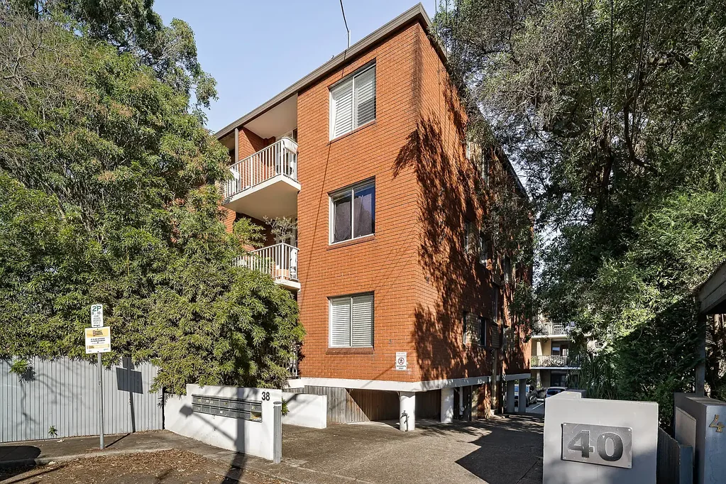 Balmain 1chambre Ideal market entry point or investment close to the village