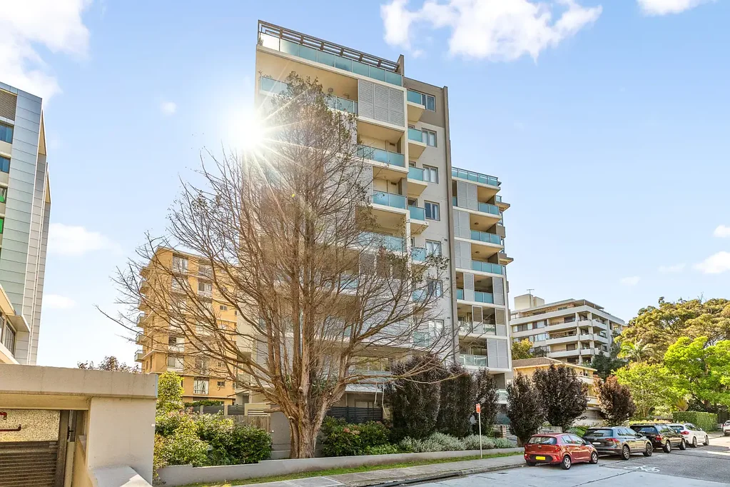 STYLISH PET-FRIENDLY APARTMENT MOMENTS FROM CHATSWOOD CBD