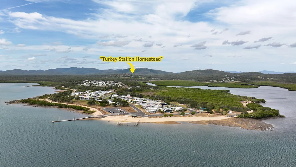 Rodds Bay "Turkey Station Homestead" - Coastal Living Meets Country Life