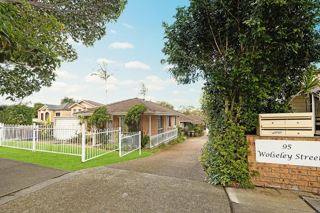 Spacious, Low-Maintenance Villa Living in a Prime Central Location!