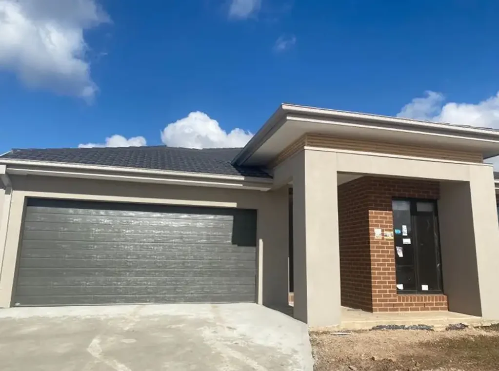 STUNNING FAMILY HOME AWAITS FOR YOU