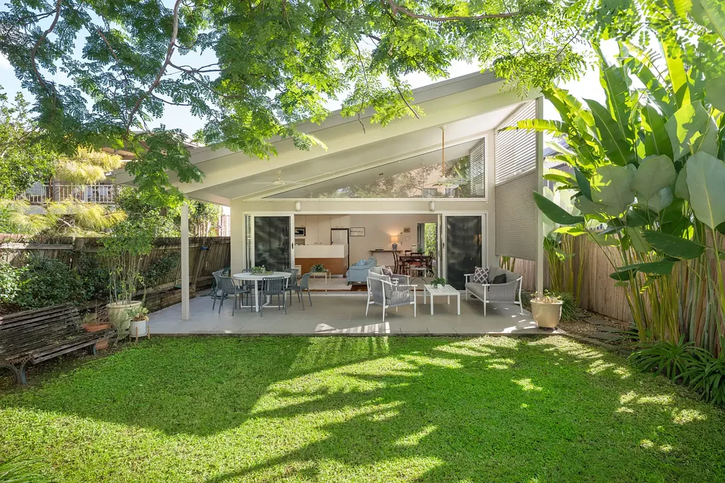 Clayfield 2कमरा A Retreat of Light and Effortless Living
