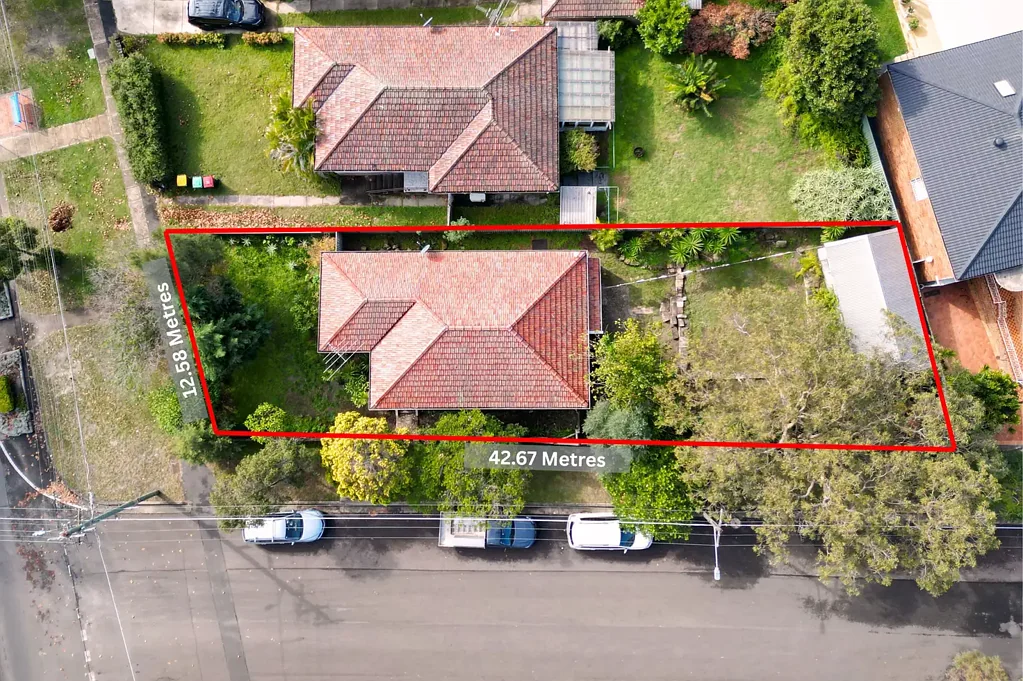 Pagewood 3房 转角地块527sqm 砖木经典 高天花木地板 燃气厨房壁炉 近Westfield 东花园便利 Parkside Full-Brick Classic on 518.8sqm with Exceptional Potential