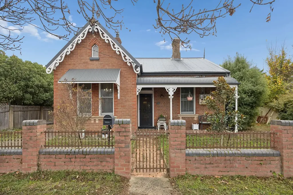 Goulburn 3房  Stunning Federation Home.....Double Brick......Timeless Appeal