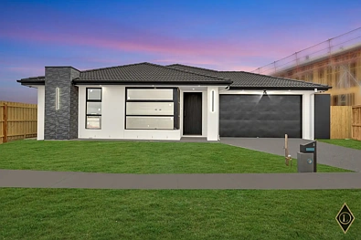 Aintree 4 Slaapkamer Luxury Real Estate proudly presents 3 Furlong Way, Aintree