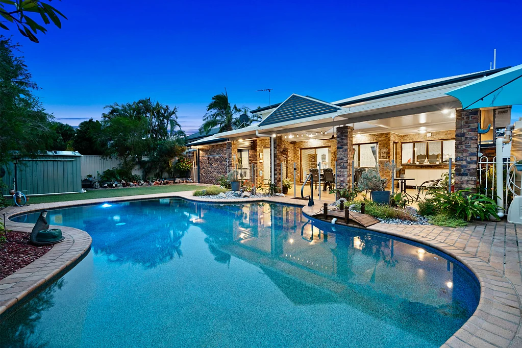 Victoria Point 4 Bedroom WATERSIDE SPLENDOUR!