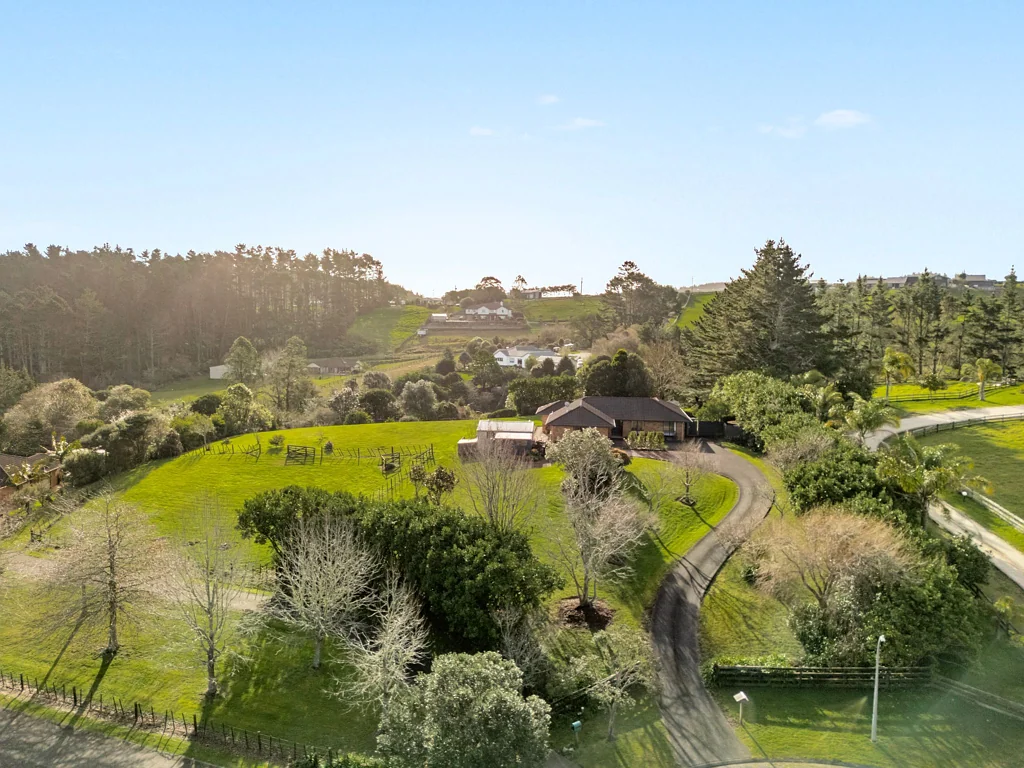 Kumeu 4房  Rural Views, Village Close
