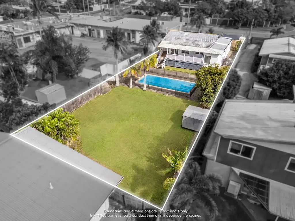 Labrador 3 Slaapkamer 961m2 OF LAND! RENOVATE, BUILD, INVEST OR EXPAND